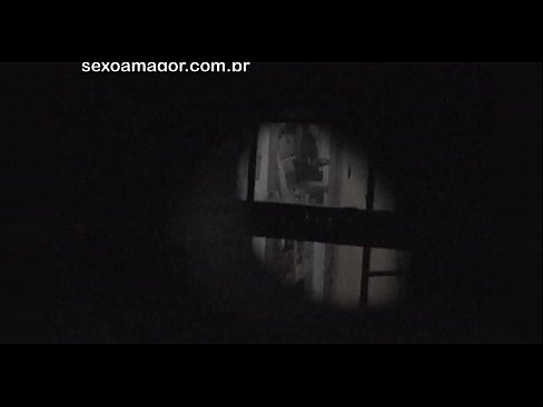 ❤️ Lourinho é filmado secretamente por um voyeur de bairro escondido atrás de tijolos ocos Pornuts em porno pt.xxxsexjav.ru